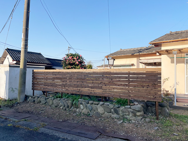 カイズカ伐採と板塀工事